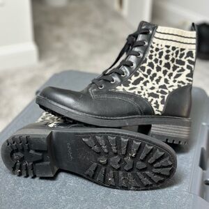 Life Stride Knockout Leopard print size 10 boots